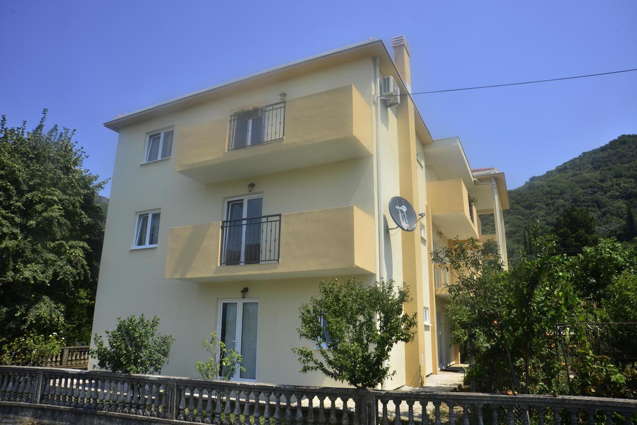 Apartman Bradasevic Tivat Exteriör bild