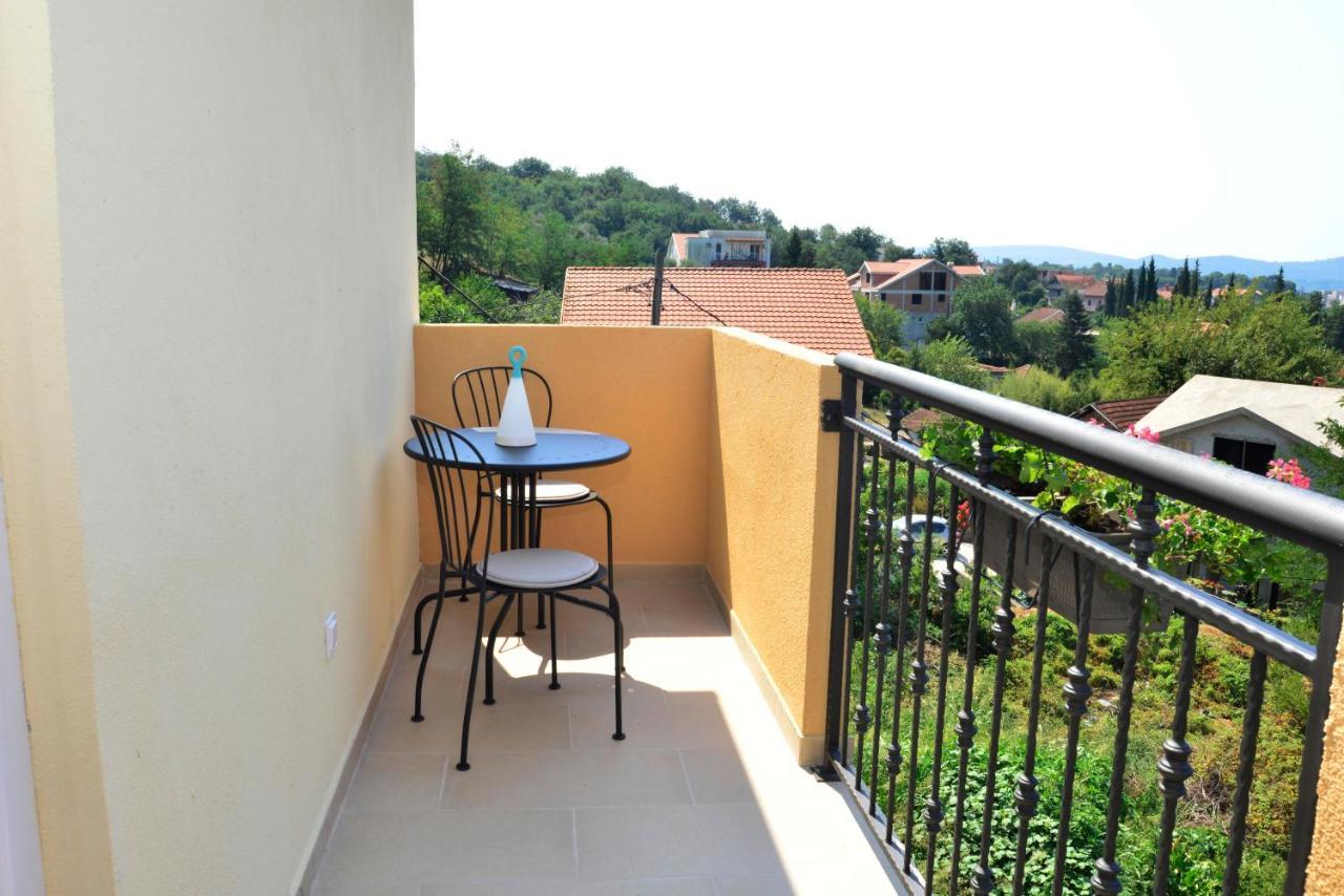 Apartman Bradasevic Tivat Exteriör bild