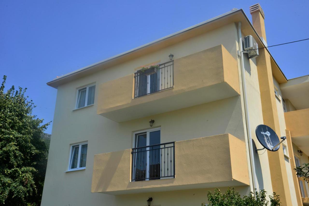 Apartman Bradasevic Tivat Exteriör bild