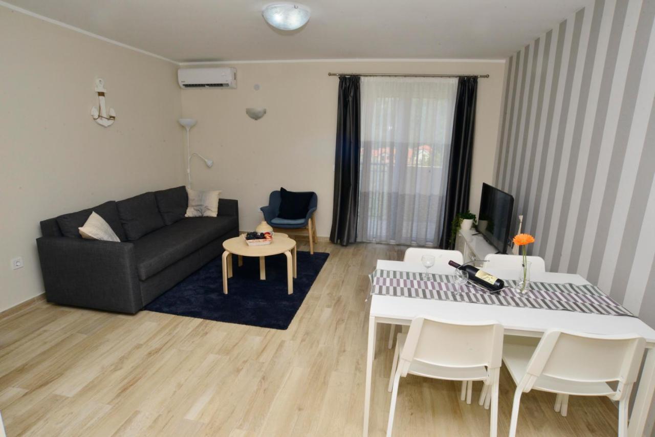 Apartman Bradasevic Tivat Exteriör bild